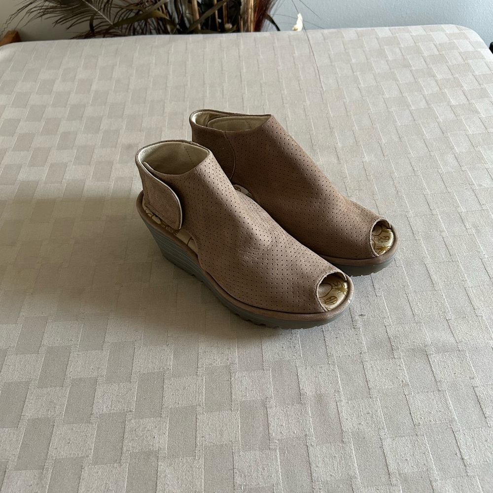 Fly London Ankle Bootie Wedge Slingback Perforated Sandals - Picture 2 of 14